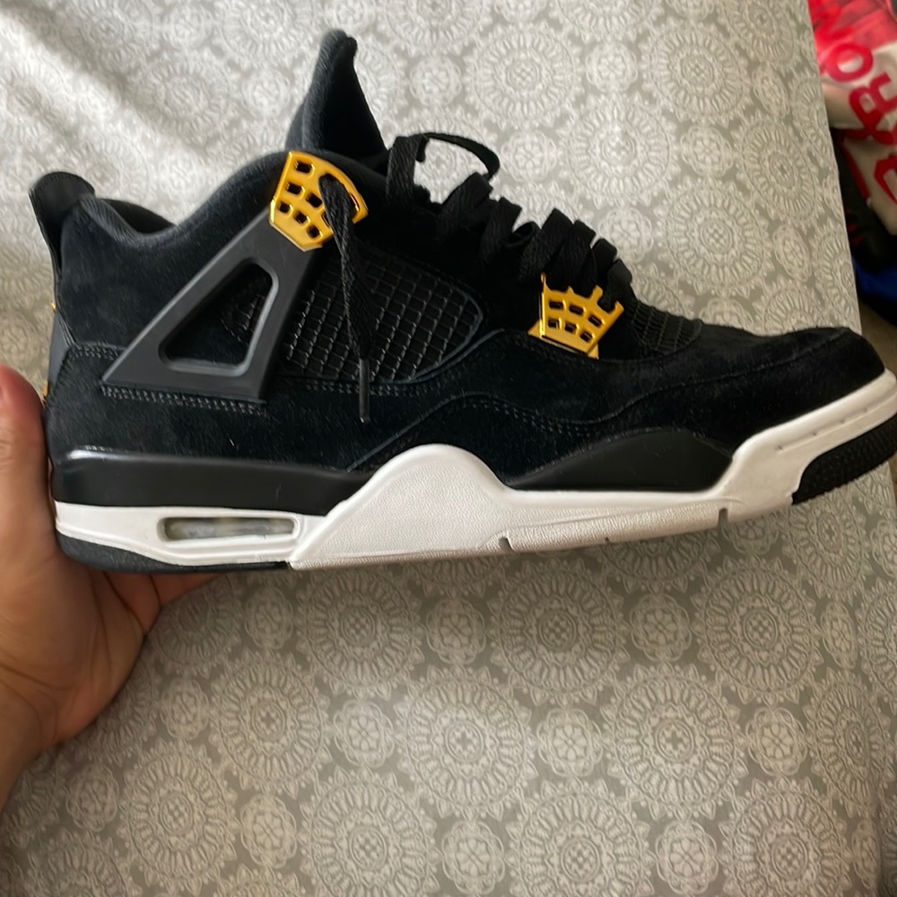 Jordan 4’s royals